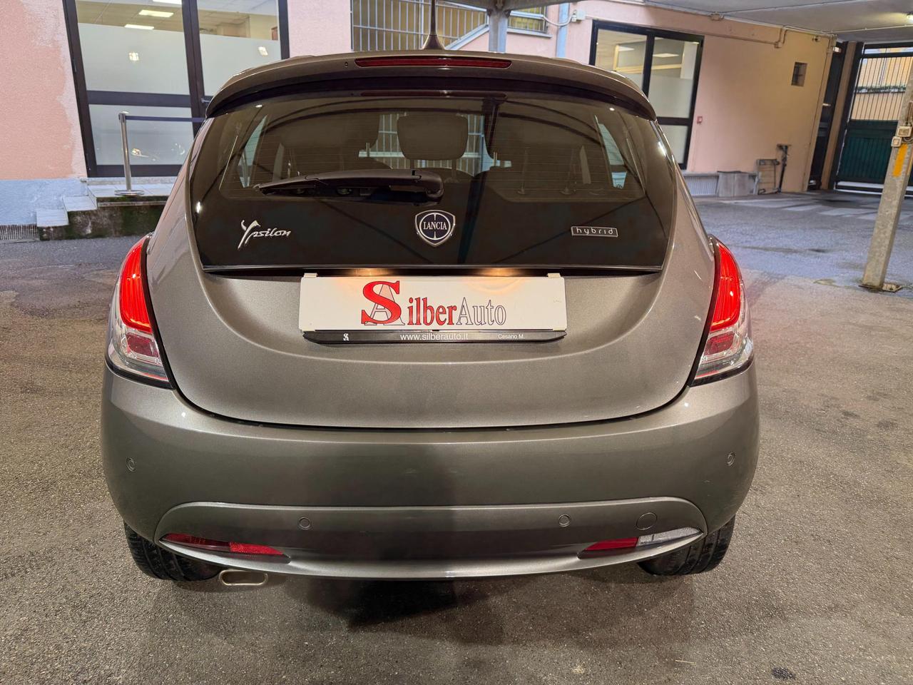 Lancia Ypsilon 1.0 firefly hybrid Gold s&s 70cv