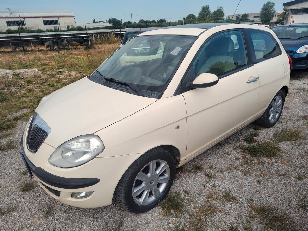 Lancia Ypsilon 1.2 Fire 8v