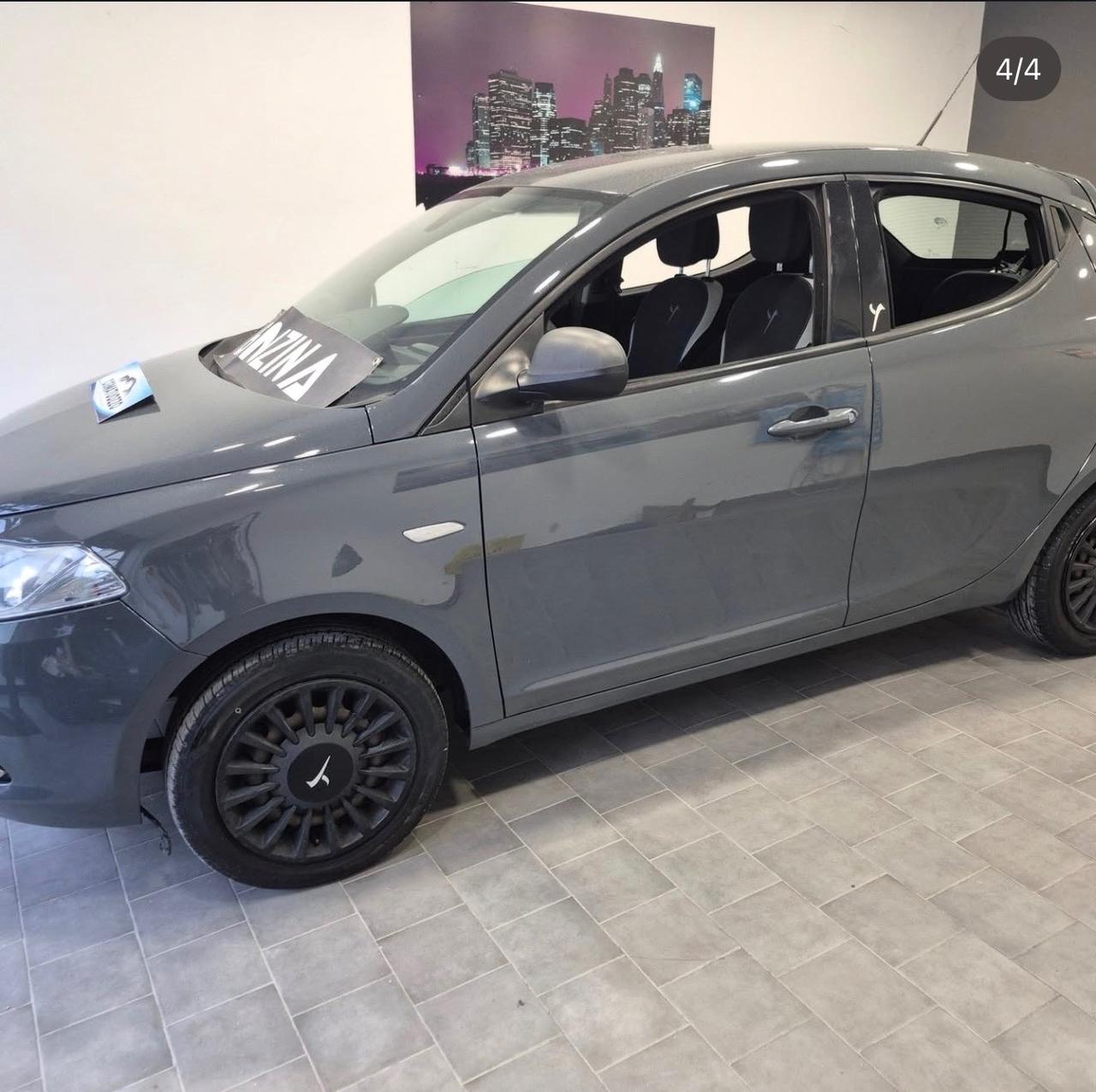 Lancia Ypsilon 1.2 69 CV 5 porte Gold