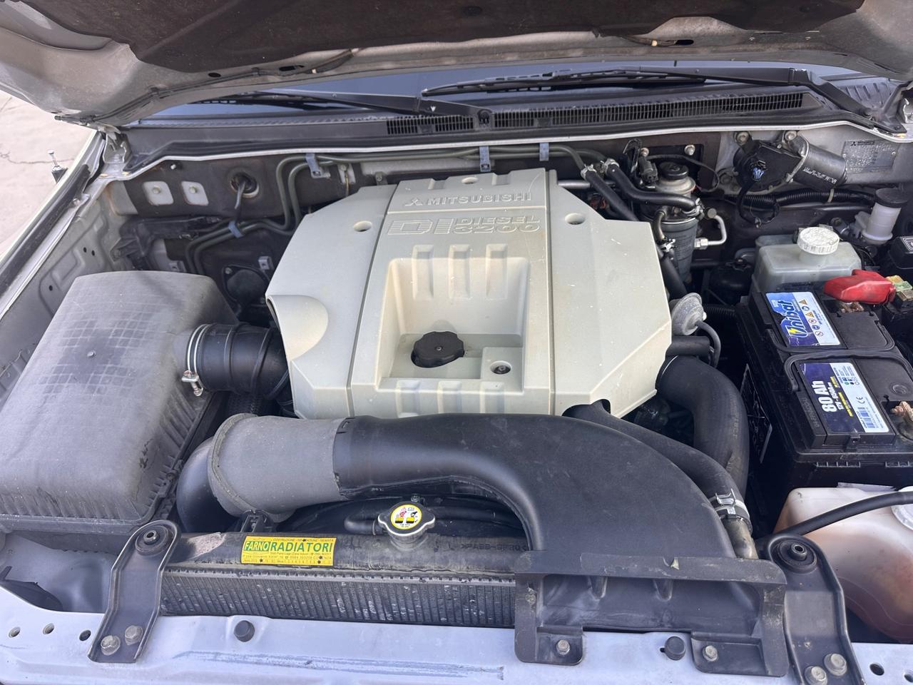 Mitsubishi Pajero 3.2 DI-D 165cv 3p. GLS GANCIO TRAINO