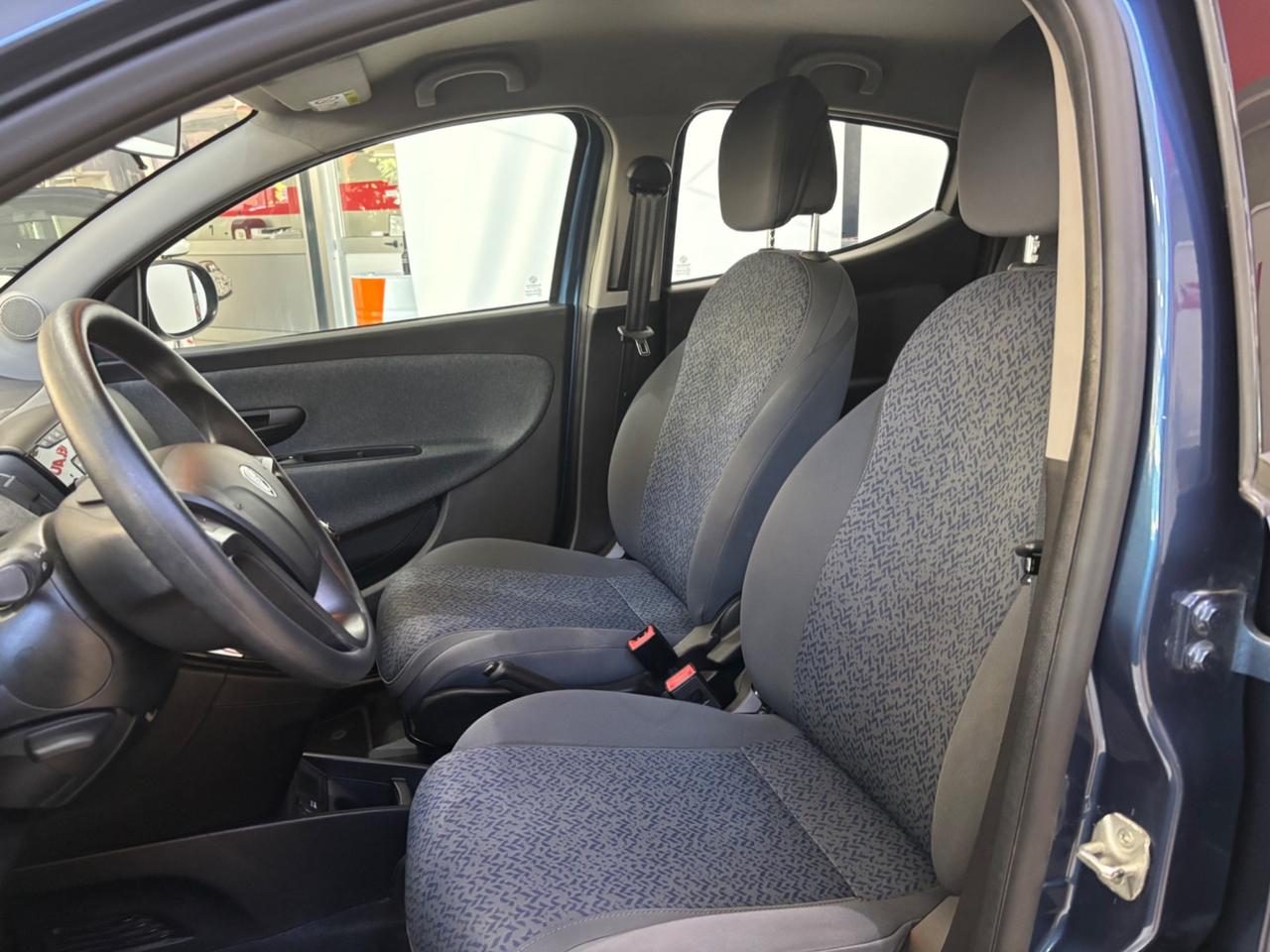 Lancia Ypsilon 1.0 FireFly 5 porte S&S Hybrid Ecochic Silver