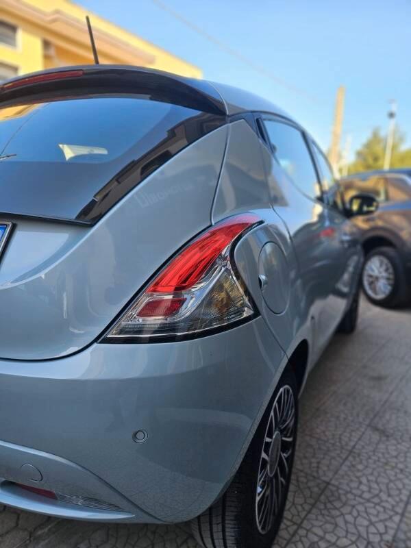 Lancia Ypsilon III 1.0 firefly hybrid Platino s&s 70cv