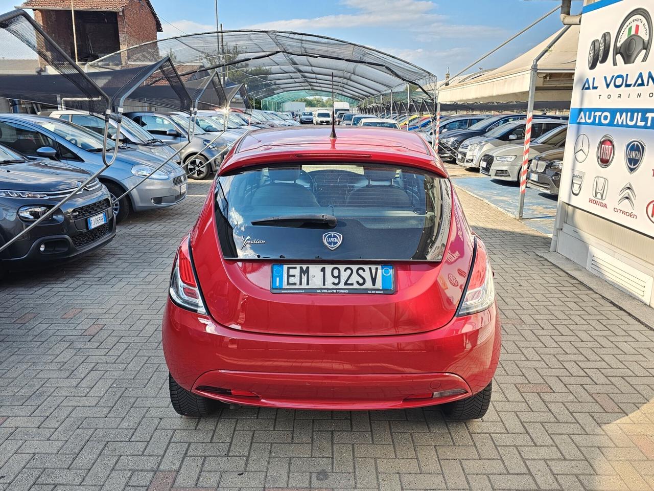 Lancia Ypsilon 1.2 69 CV 5 porte S&S Silver - NeoPatentati