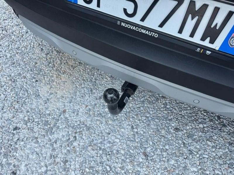 Renault Captur Hybrid E-Tech 145cv Initiale Paris *GANCIO di TRAINO*