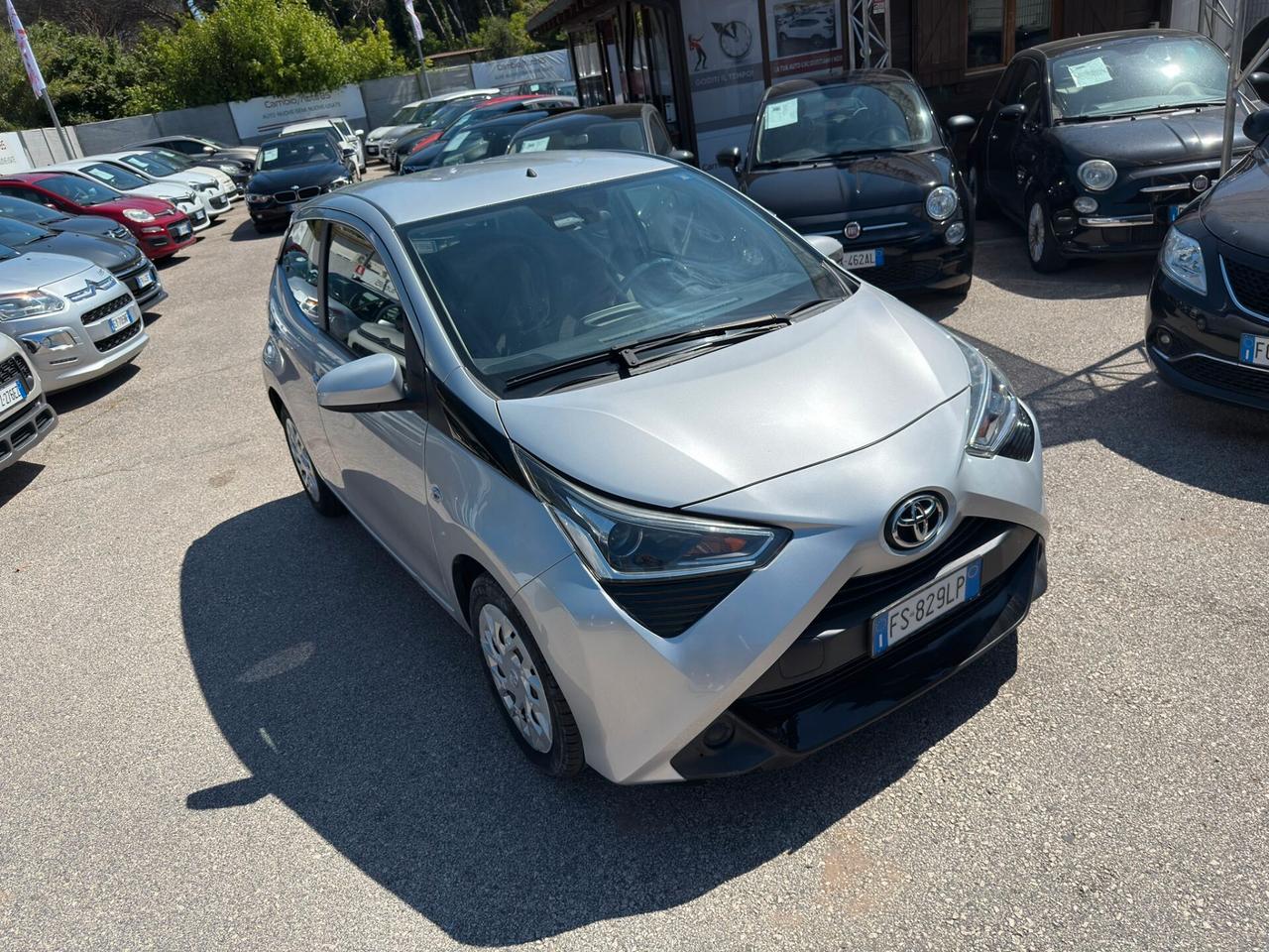 Toyota Aygo 1.0 VVT-i 72 CV 5 porte x-play MMT