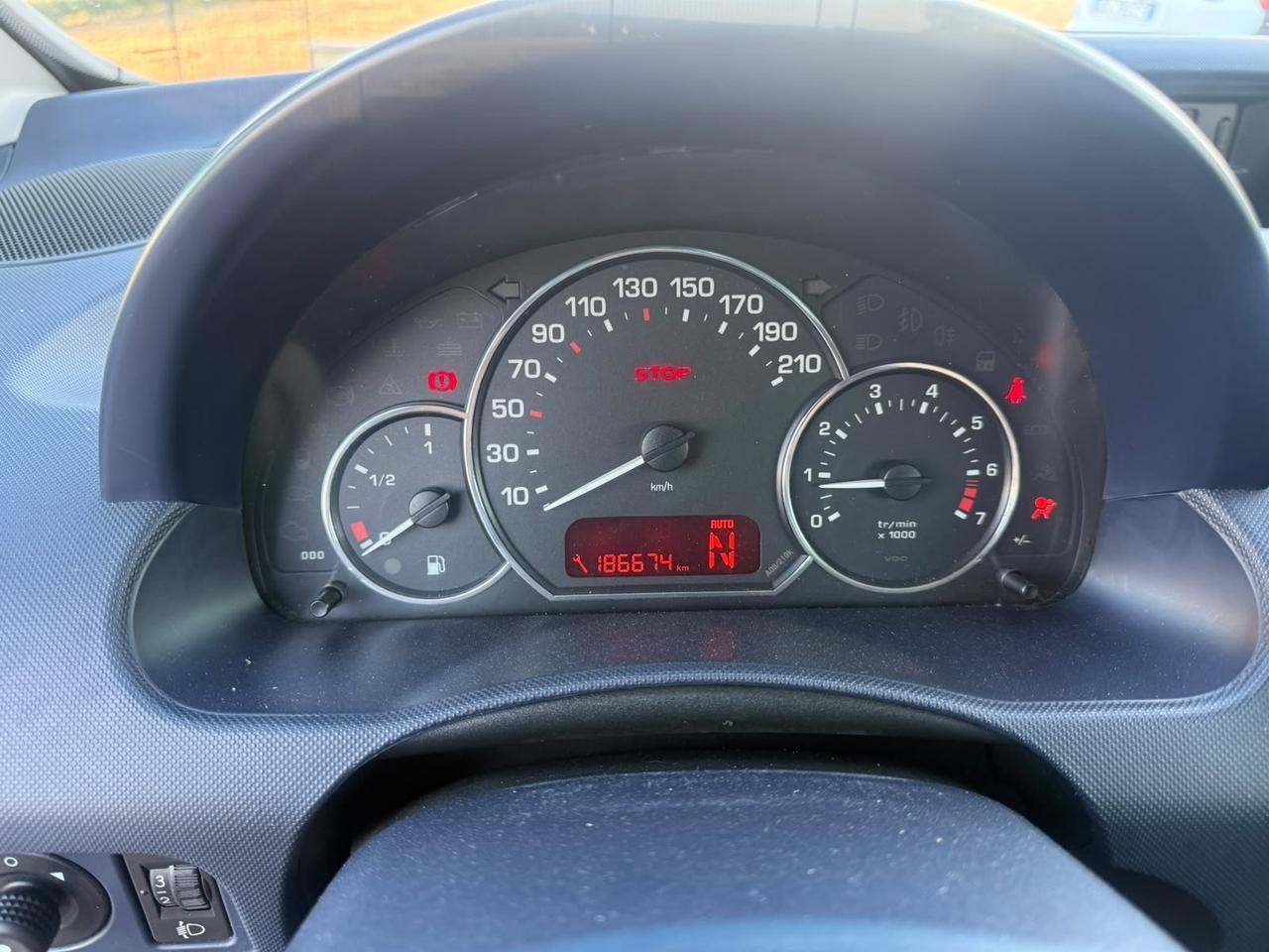 Peugeot 1007 1.4 Happy