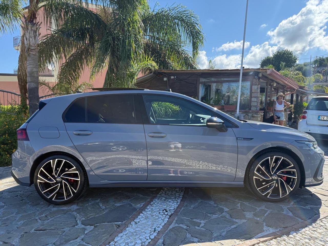 Volkswagen Golf 2.0 TDI DSG GTD Led Tetto Apr. Navy Cam 360* IQ Light