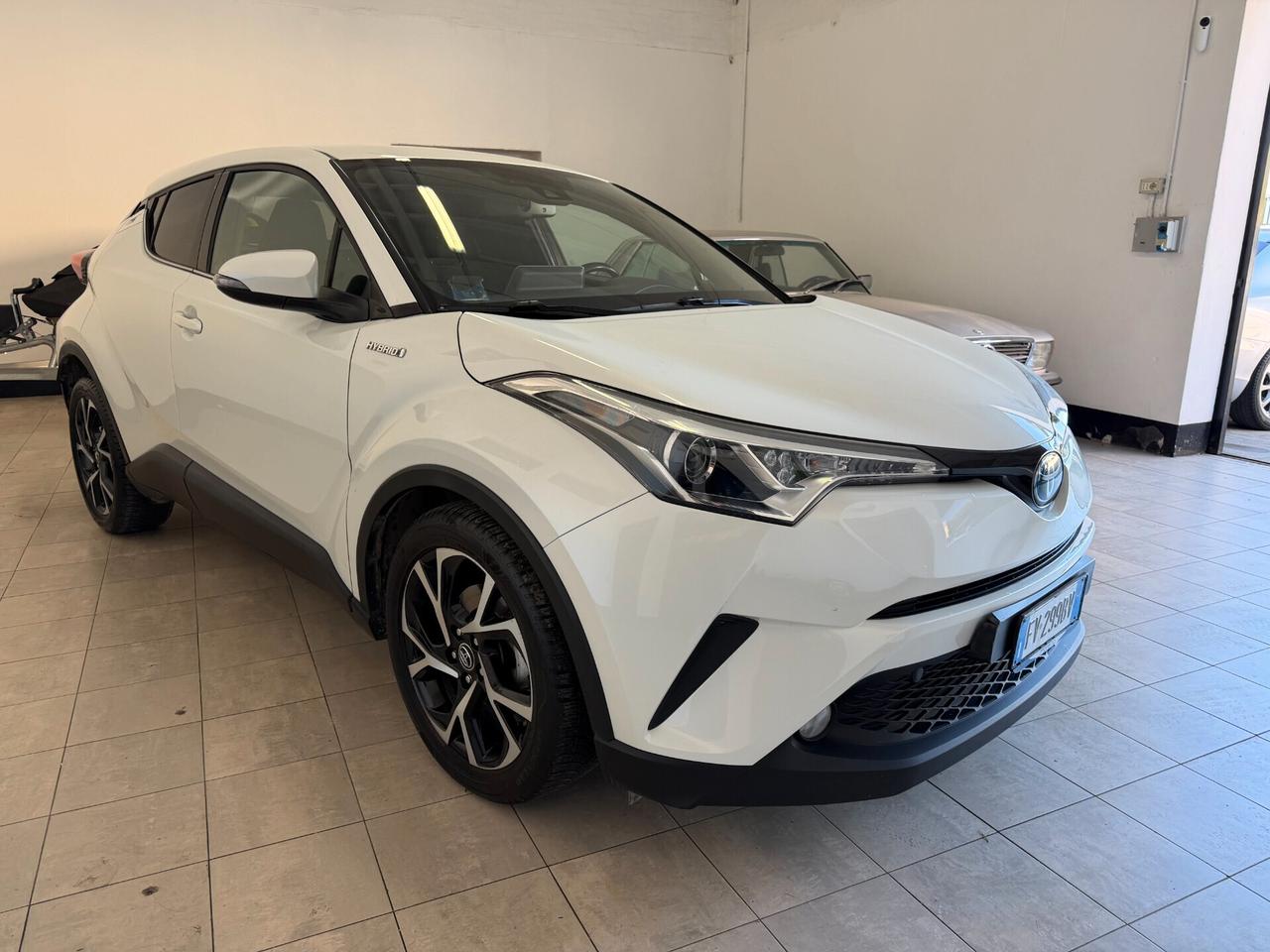Toyota C-HR 2019 1.8 Hybrid E-CVT Lounge