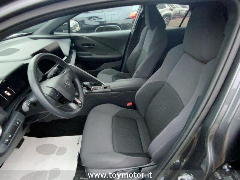 Toyota C-HR (2023-) 1.8 HV Trend