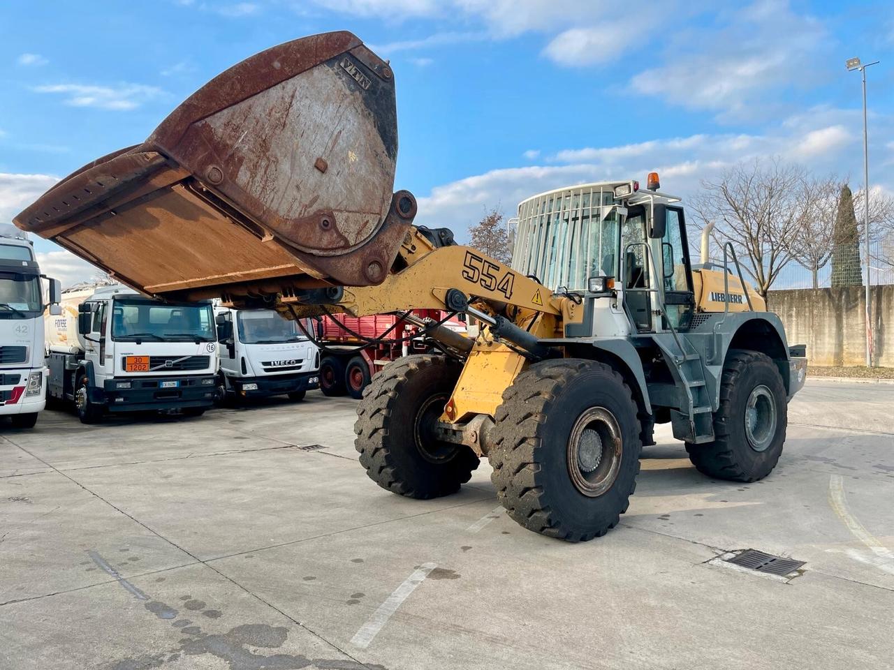 PALA GOMMATA LIEBHERR L 554 -