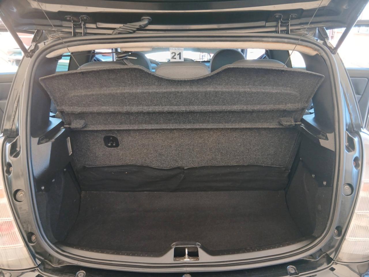 Lancia Ypsilon 1.3 MJT 75 CV full 06