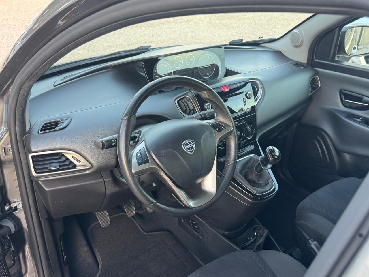 Lancia Ypsilon 1.2 69 CV 5 porte GPL Ecochic 30th Anniversary