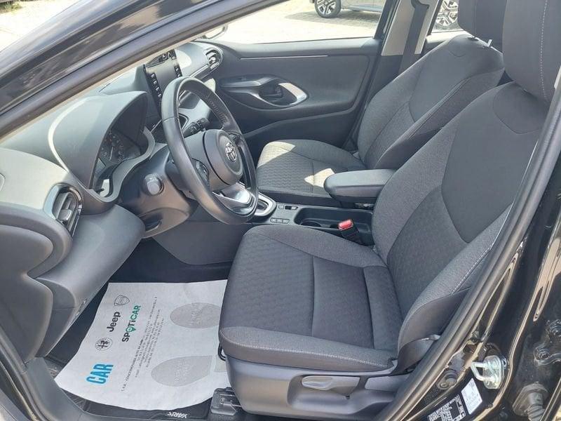 Toyota Yaris Hybrid Business