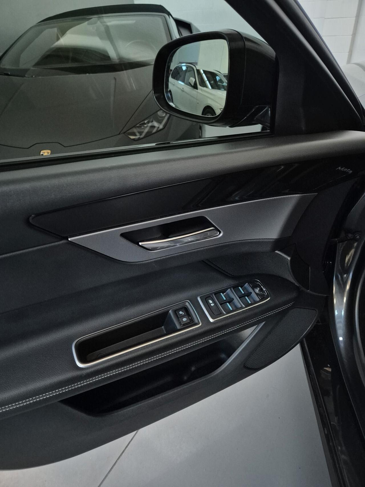 Jaguar XF R sport AWD 2.0d 179cv Automatica Navi Finanziabile