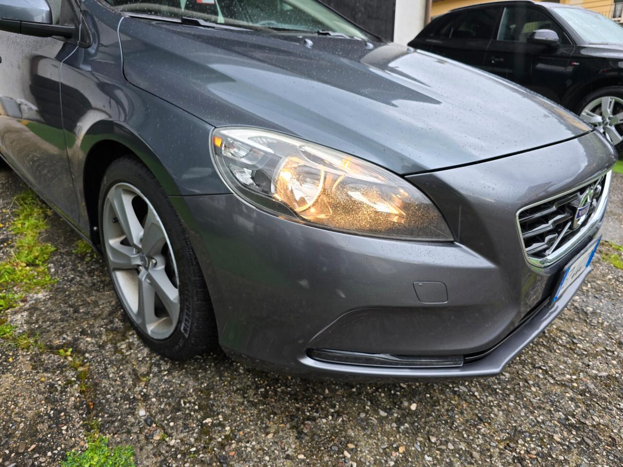 Volvo V40 D2 1.6D 114CV Momentum-2013