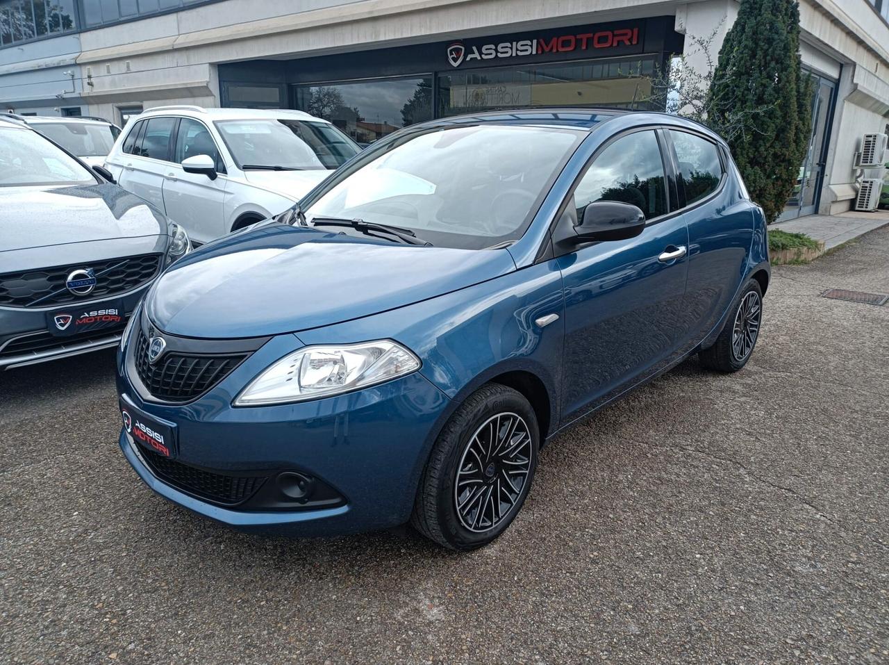 Lancia Ypsilon 1.0 FireFly 5 porte S&S Hybrid Ecochic Silver