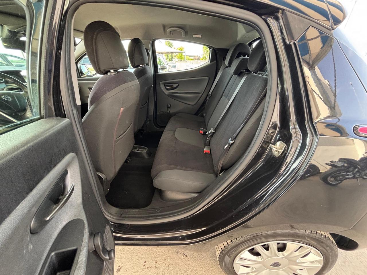 Lancia Ypsilon 1.2 69 CV 5 porte S&S Silver