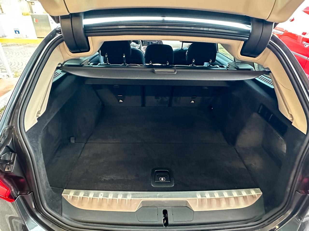 Bmw 330e xDrive Touring Business Advantage