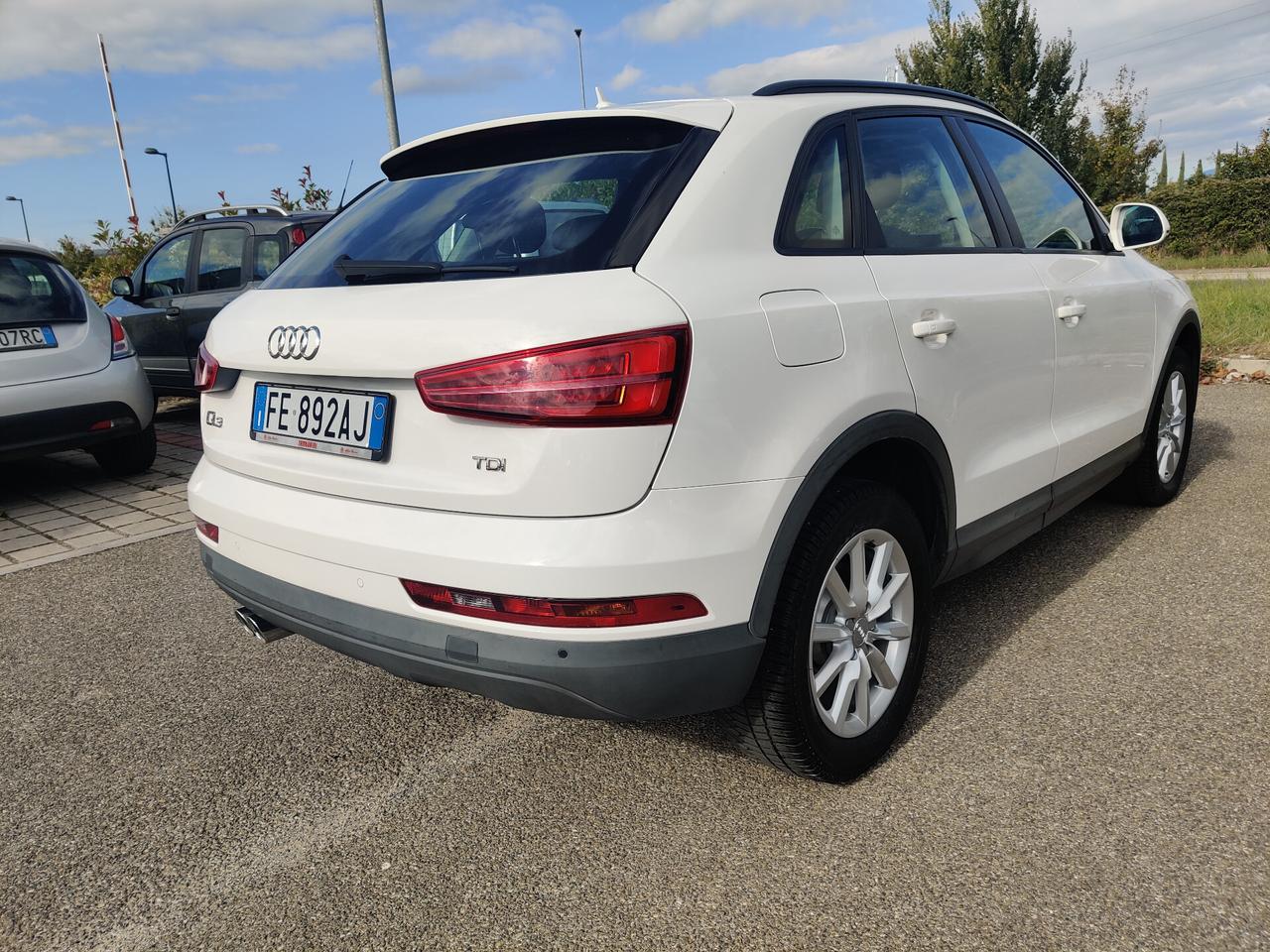 Audi Q3 2.0 TDI 120 CV Business