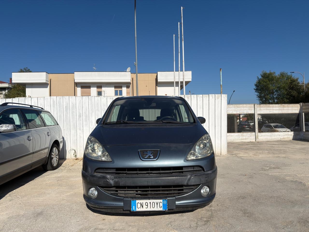 Peugeot 1007 1.4 Happy