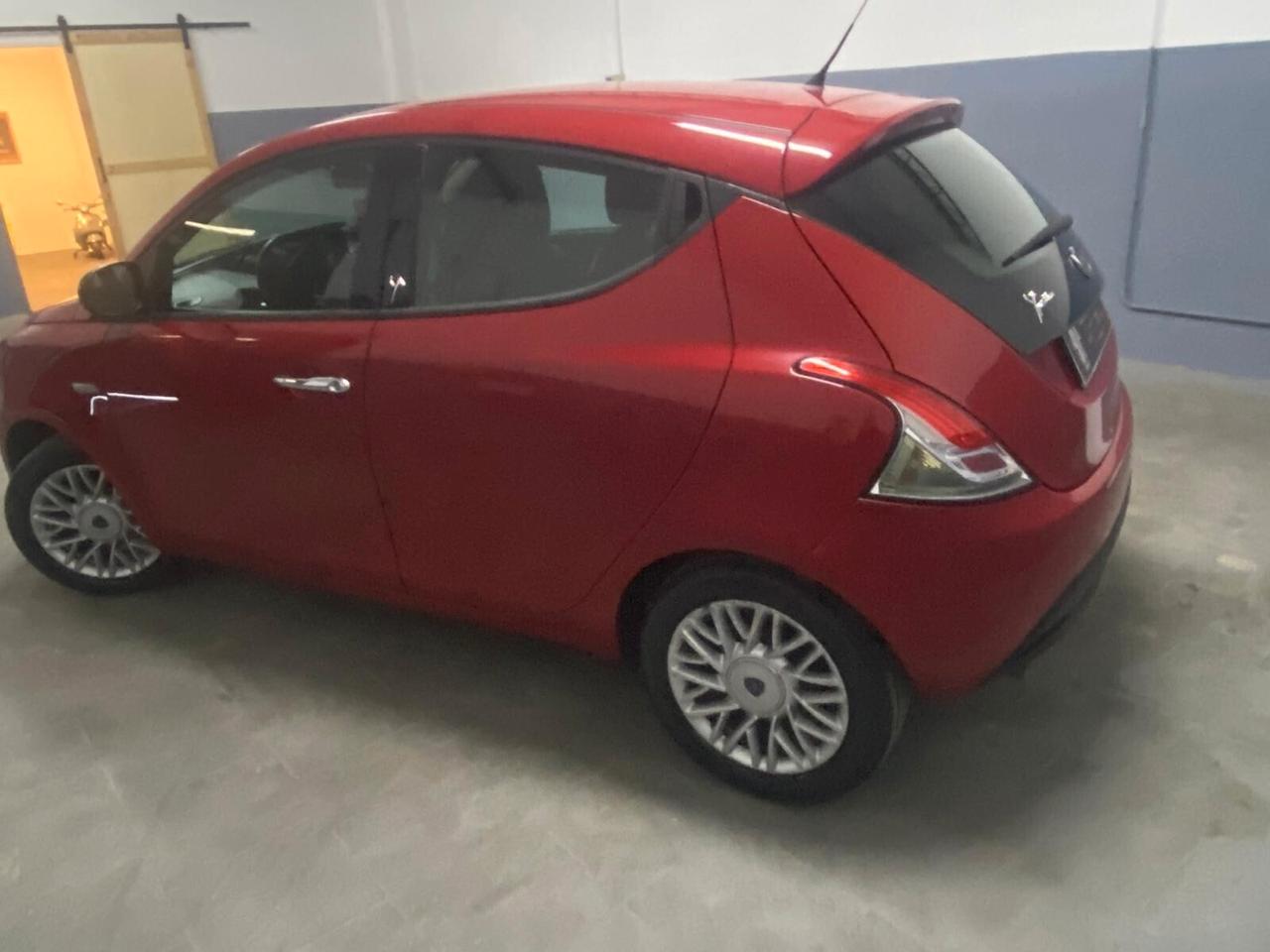 Lancia Ypsilon 1.2 69 CV 5 porte GPL Ecochic Gold