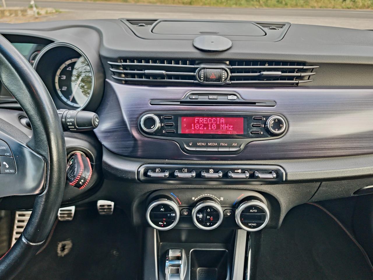 Alfa Romeo Giulietta 1.4 Turbo MultiAir Distinctive 2010-E5 Manuale