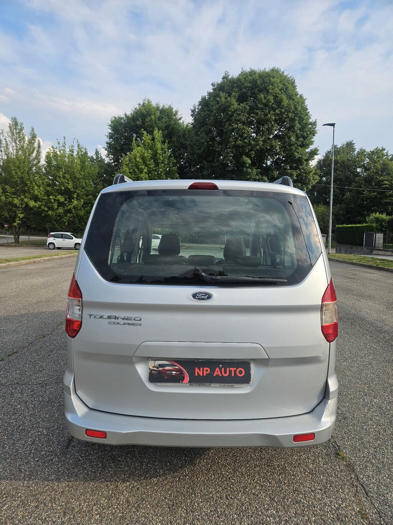Ford Tourneo Courier 1.5 Titanium