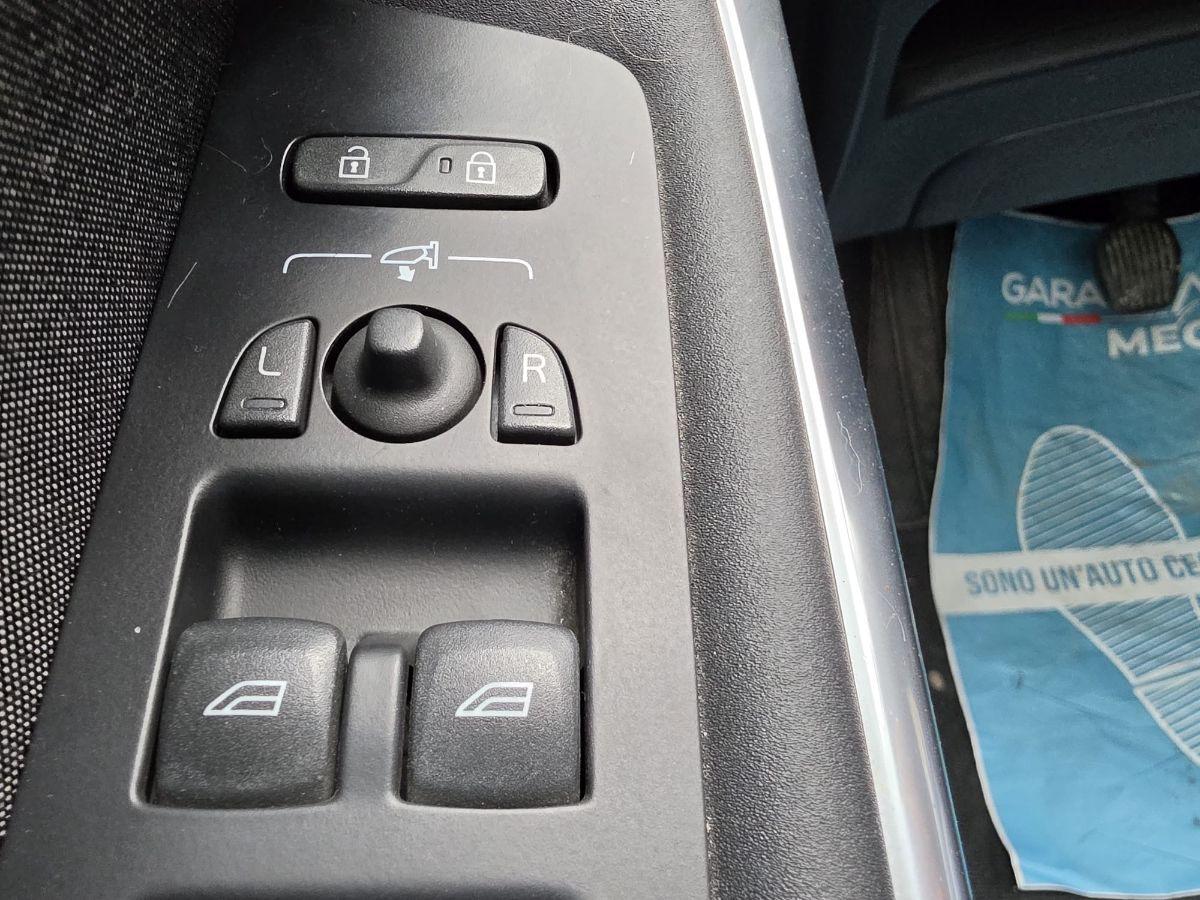 VOLVO - V40 Cross Country 1.6 d2 Momentum