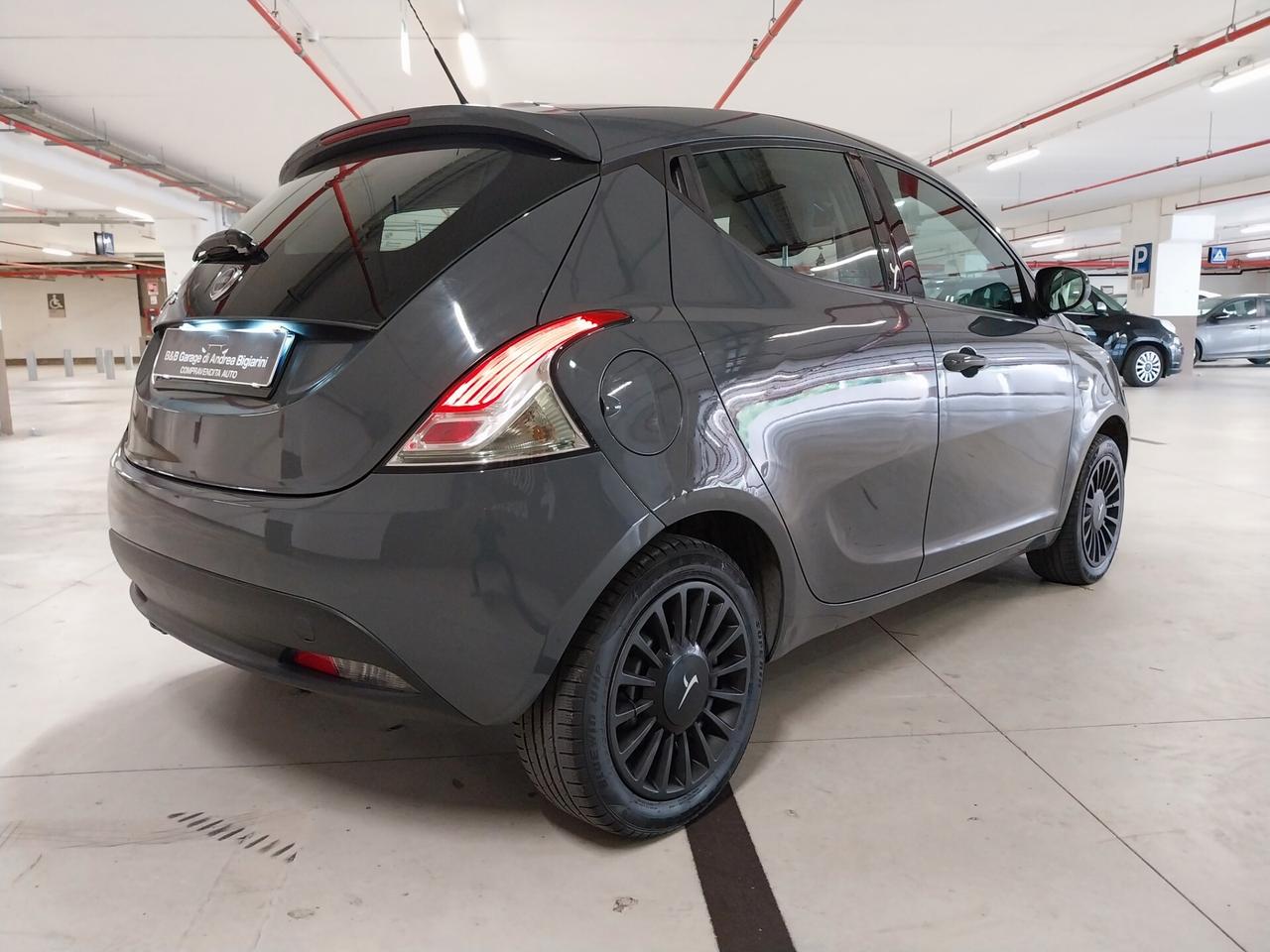 Lancia Ypsilon 1.2 69 CV Momodesign - ok neopatentati