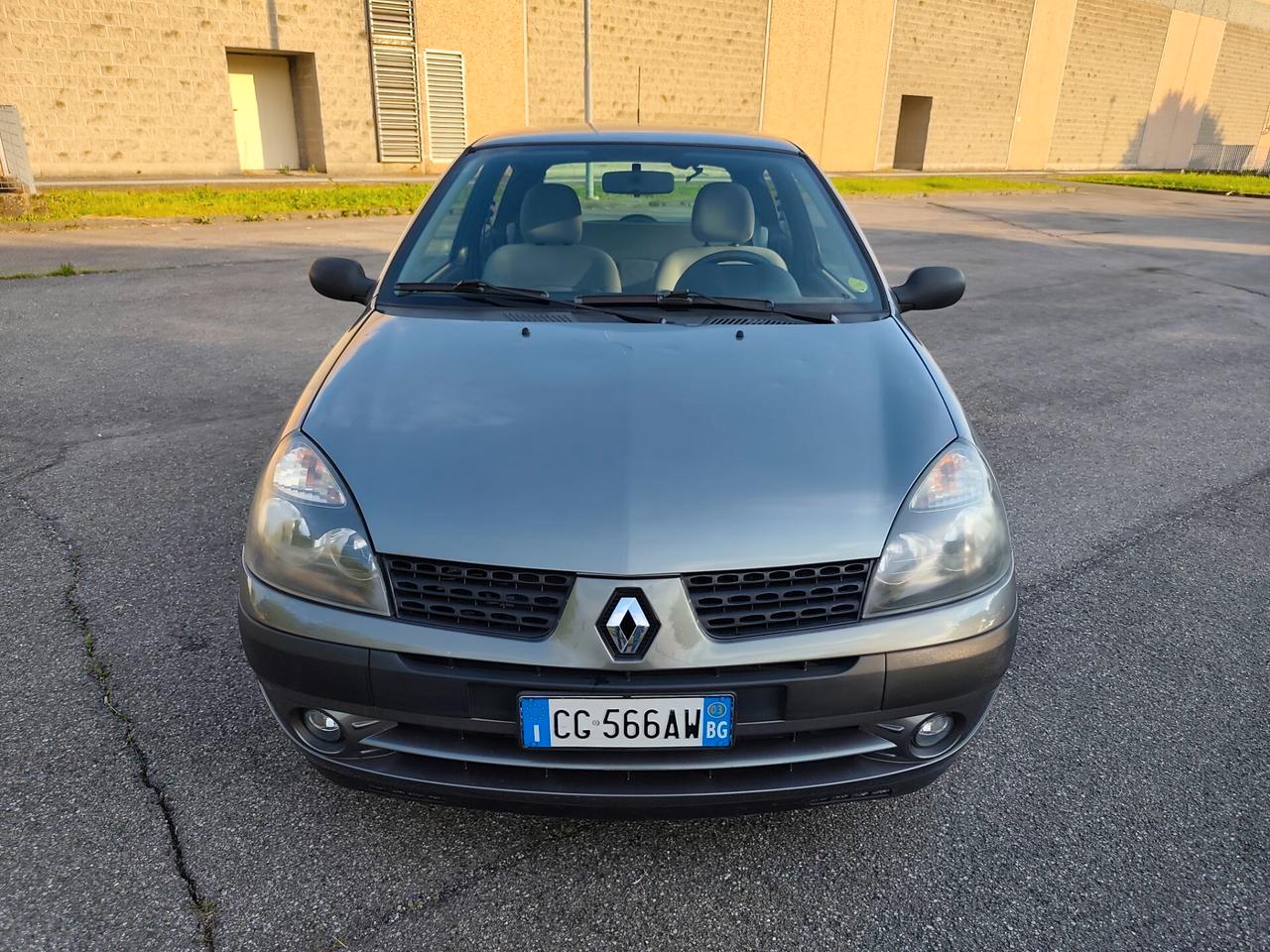 Renault Clio 1.2 16V Benz Dynamic