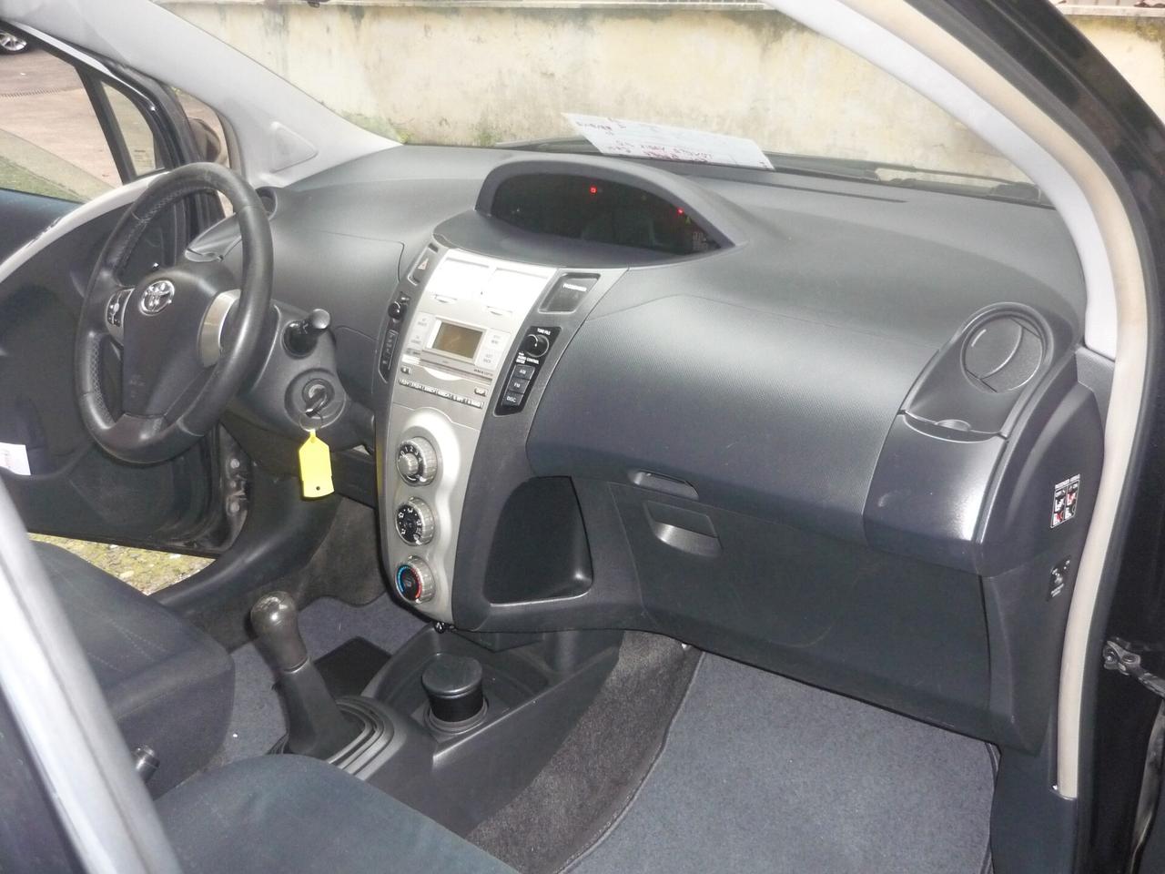 Toyota Yaris 1.0 5 porte Sol