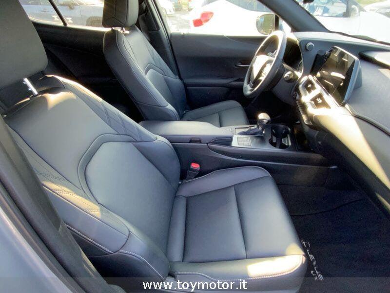 Lexus UX Hybrid Design