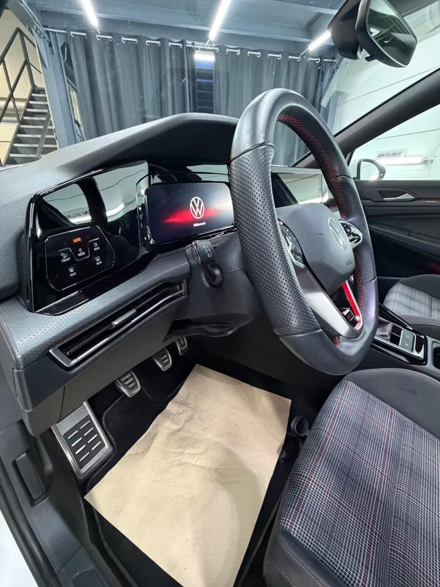 Volkswagen Golf GTI 2.0 TSI