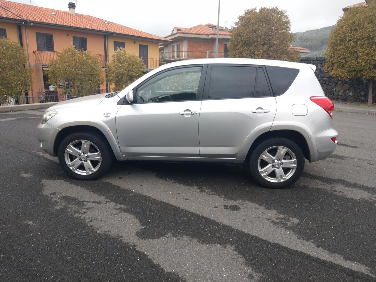 Toyota RAV 4 2.2 4WD D-4D Luxuri