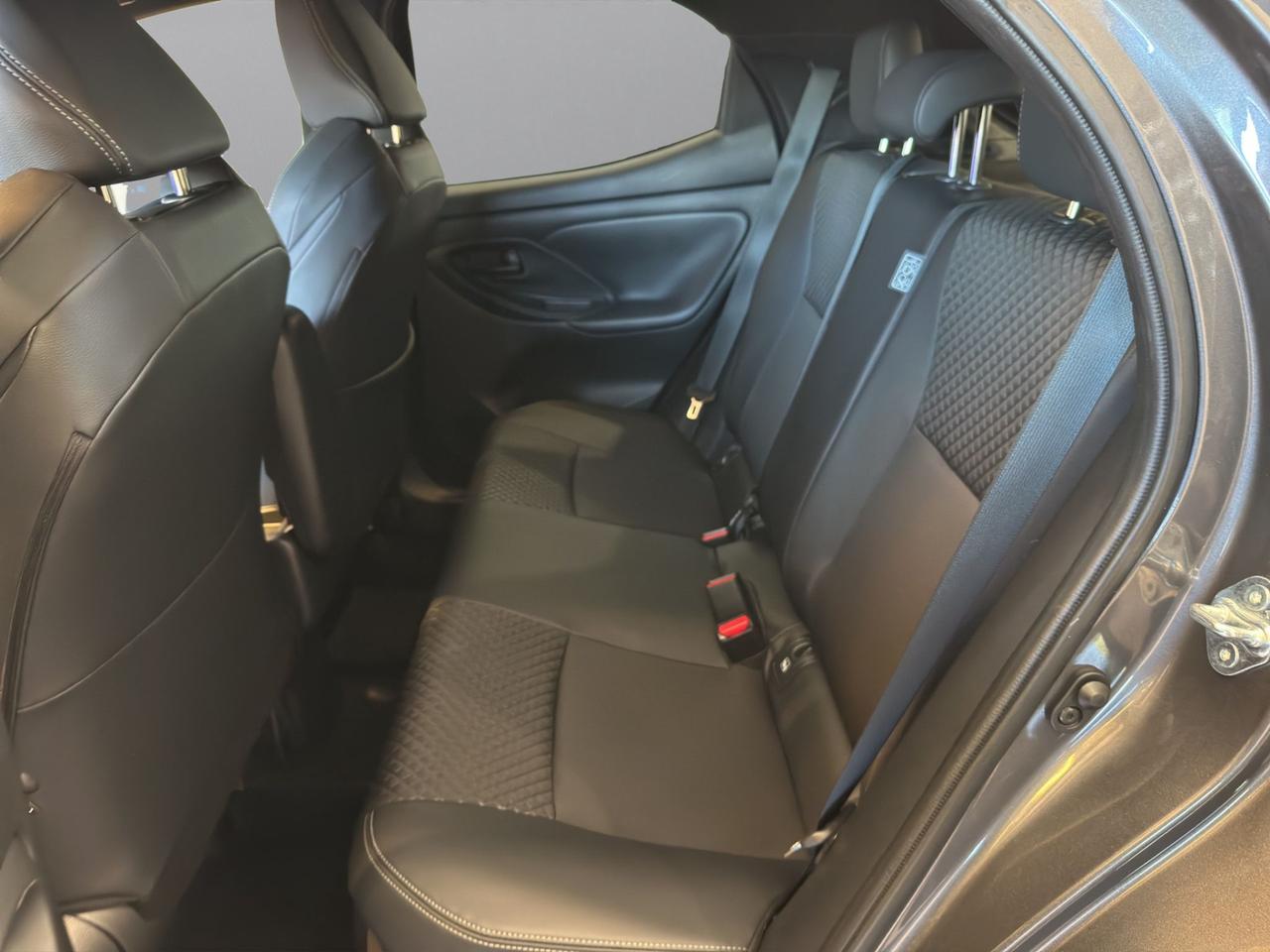 Toyota Yaris 1.5h 130 Lounge