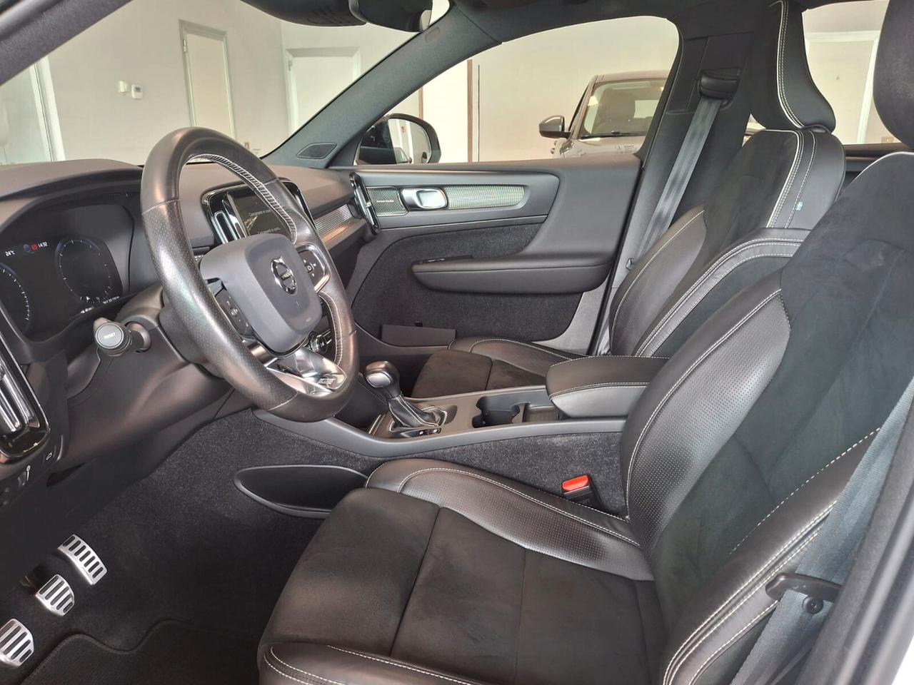 Volvo XC40 2.0 d3 R-design awd*TAGLIANDI CERTIFICATI