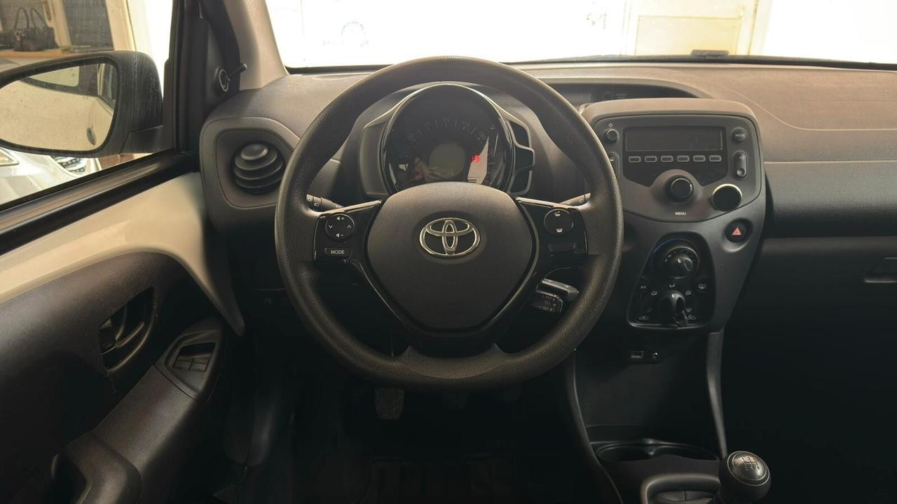 Toyota Aygo Connect 1.0 VVT-i 72 CV 5 porte x-fun