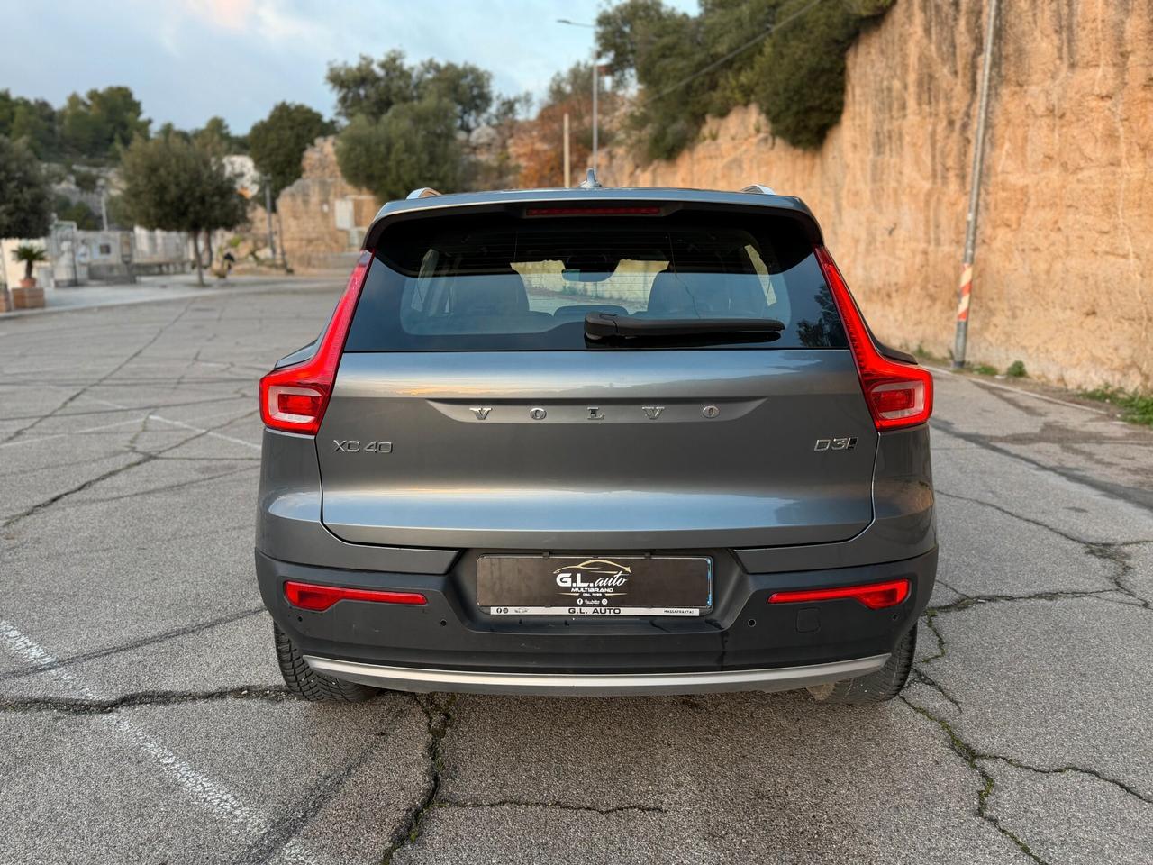 Volvo XC40 D4 AWD/2.0 150 CV/CERCHI 19"/TAGLIANDI VOLVO
