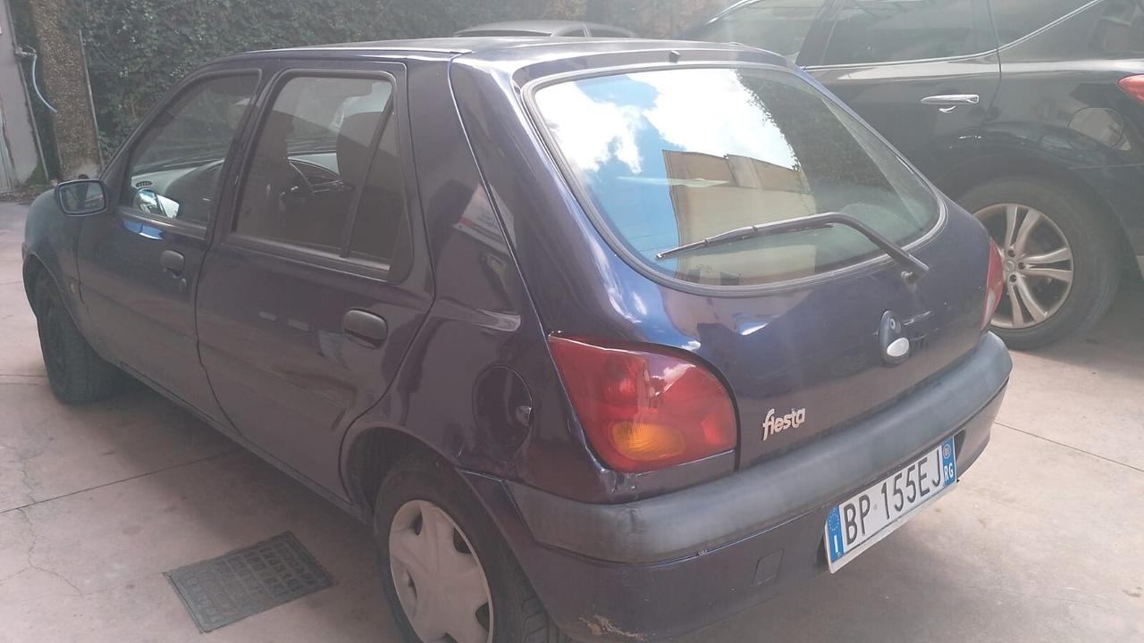 Ford Fiesta 1.2i - 2001