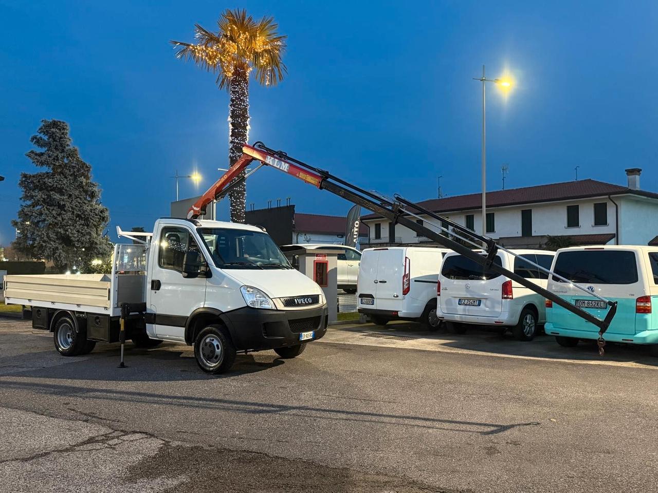 IVECO DAILY 35C14 MOTORE 3.0 140 CV GRU 3 SFILI CASSONE FISSO