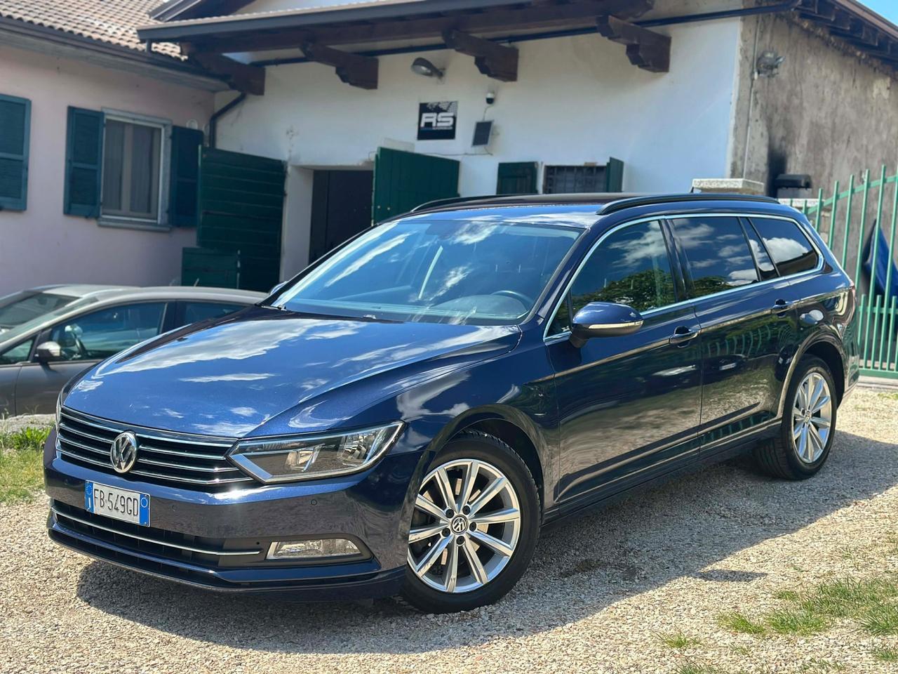 Volkswagen PASSAT VARIANT 1.6 TDI DSG BLUEMOTION.
