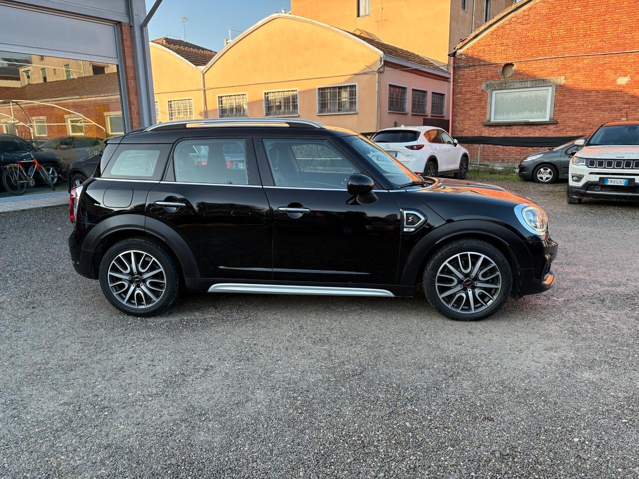 Mini Countryman 2.0 SD Hype Automatica-Unico Prop