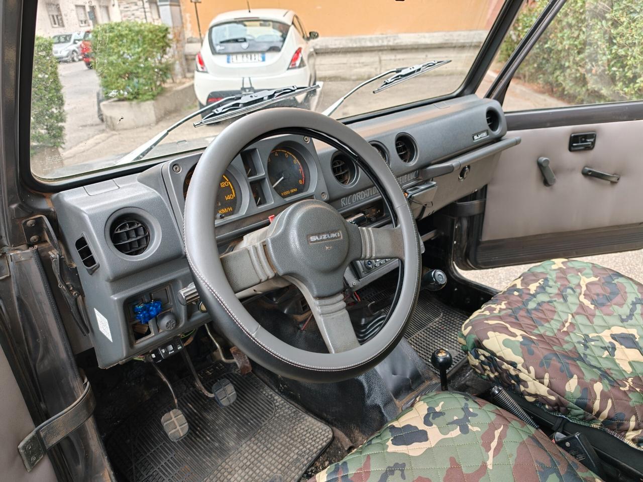 Suzuki SJ 413 SJ410 Berlina De Luxe
