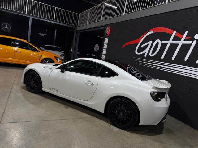 TOYOTA GT86 2.0 PERLA WHITE CERCHI IN SEDE