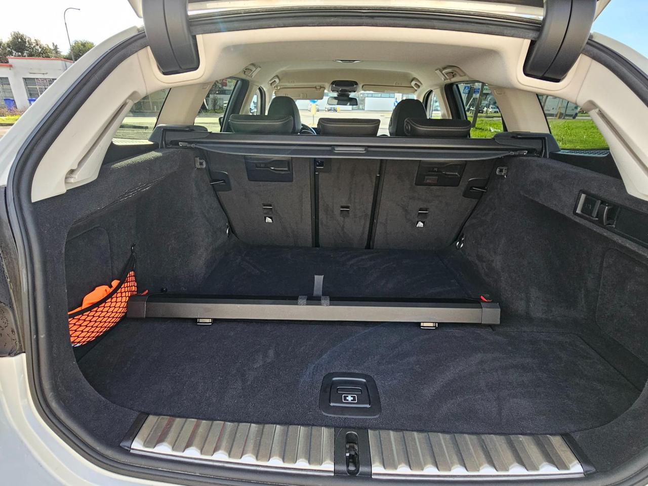 BMW 318 d Touring mhev 48V auto/Restyling