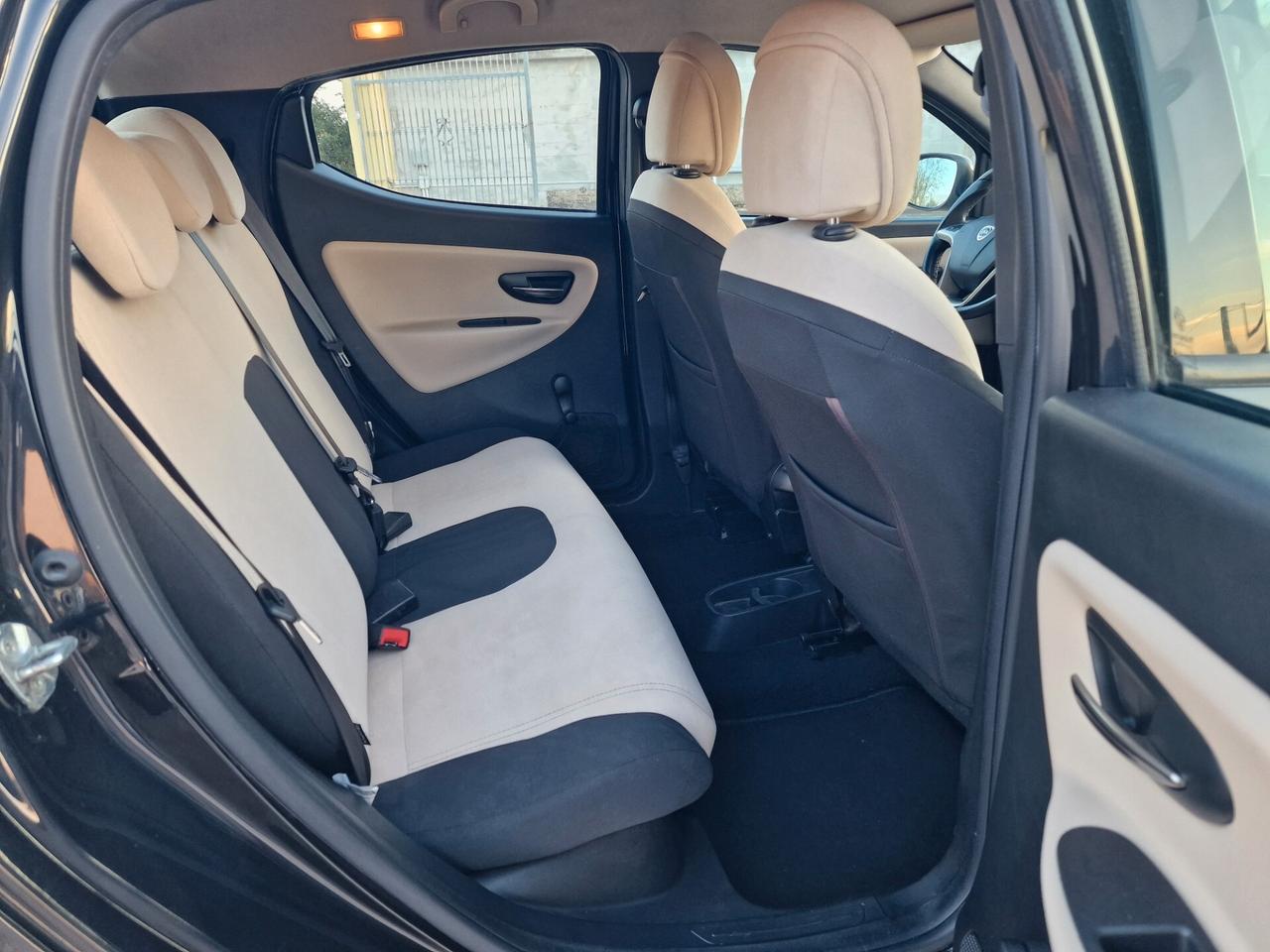 Lancia Ypsilon 1.2 69 CV 5 porte Platinum