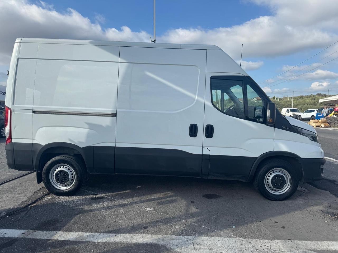 Iveco daily 2.2 coibentato..PARI AL NUOVO