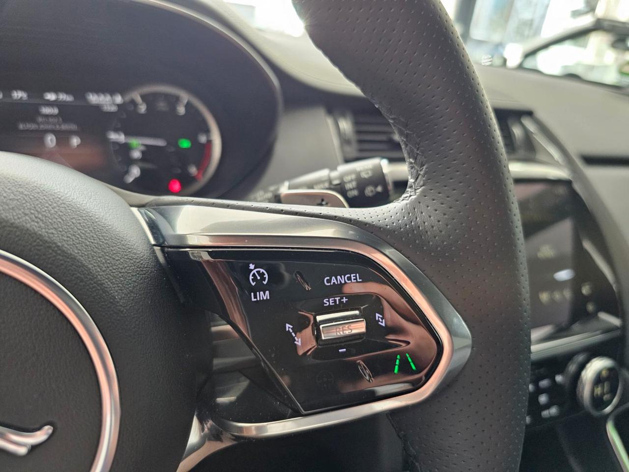 Jaguar E-Pace R-Dynamic SE Navi Camera Tetto C.20" LED BlackPack