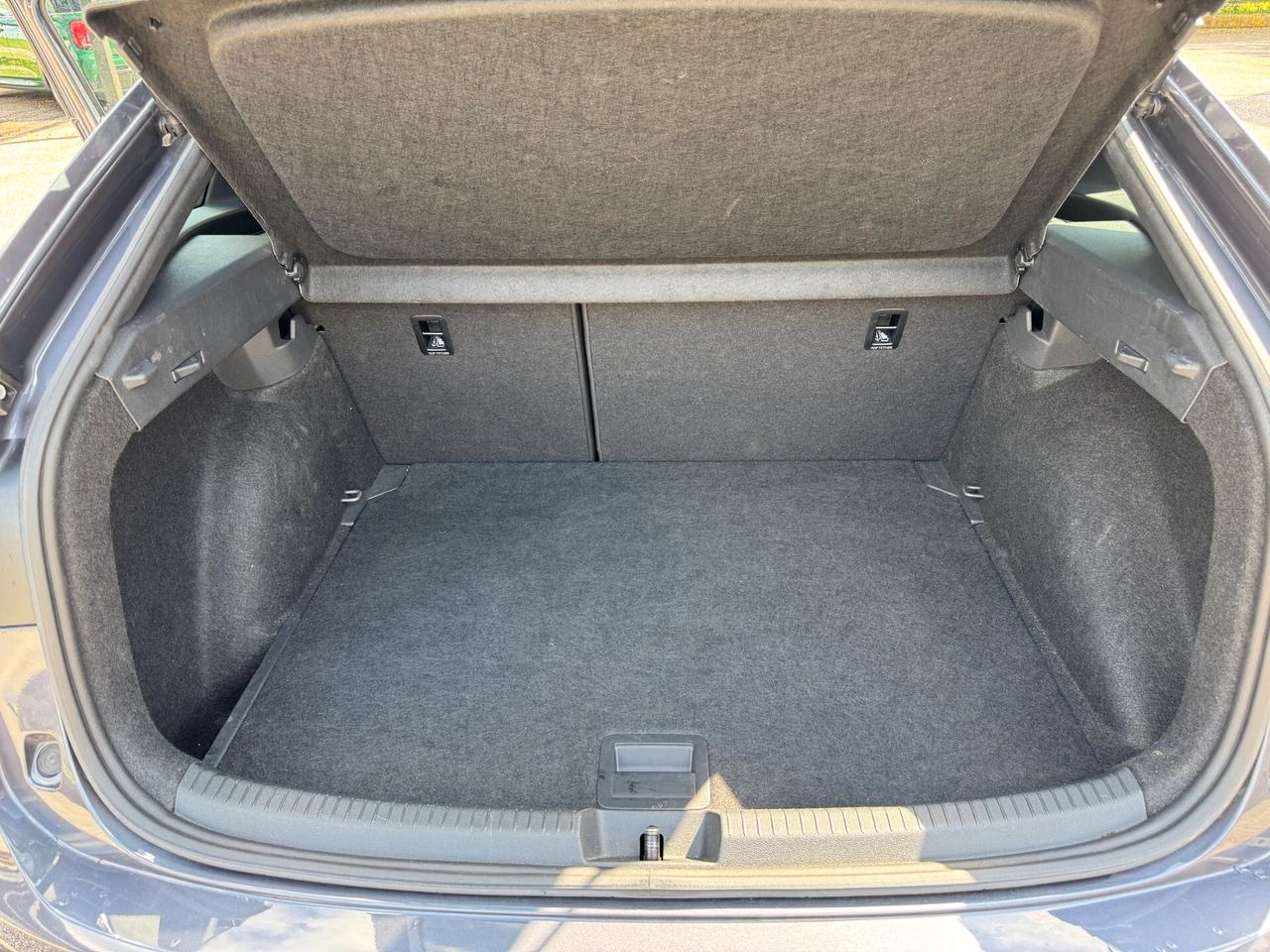 Volkswagen Taigo 1.0 tsi R-Line 110cv dsg TECH PACK . GARANZIA VOLKSWAGEN