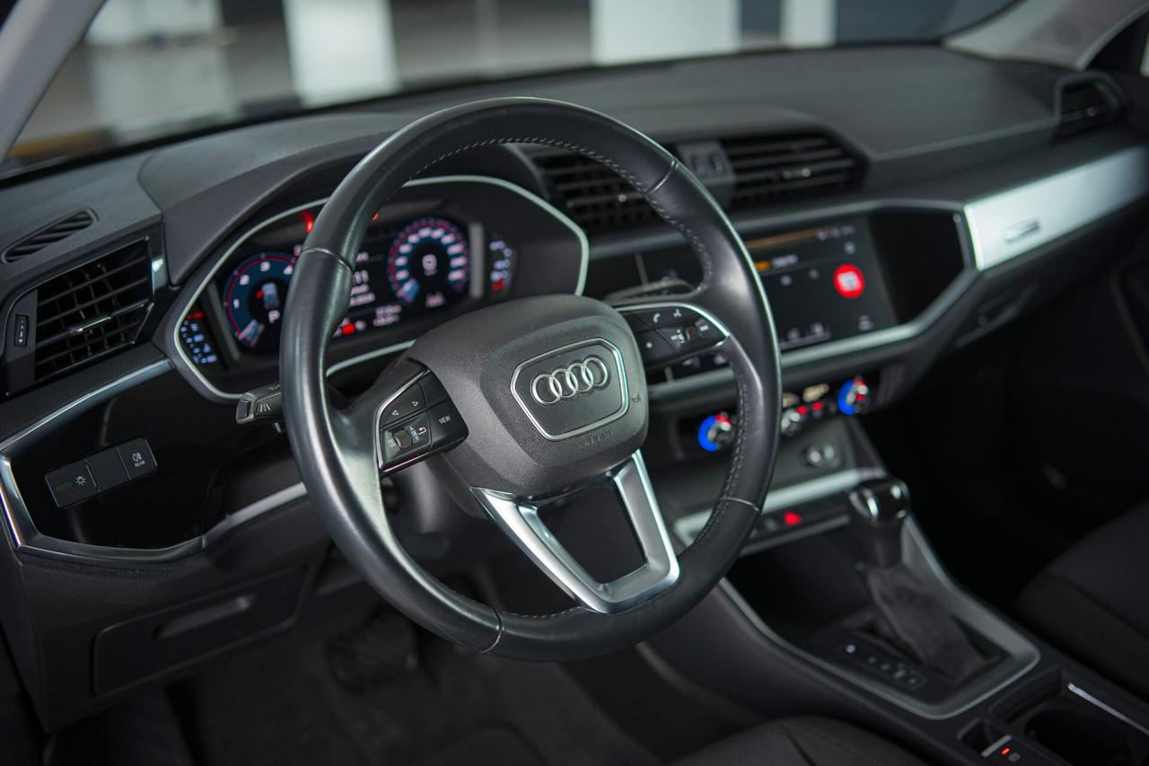 Audi Q3 35 TDI S tronic Business